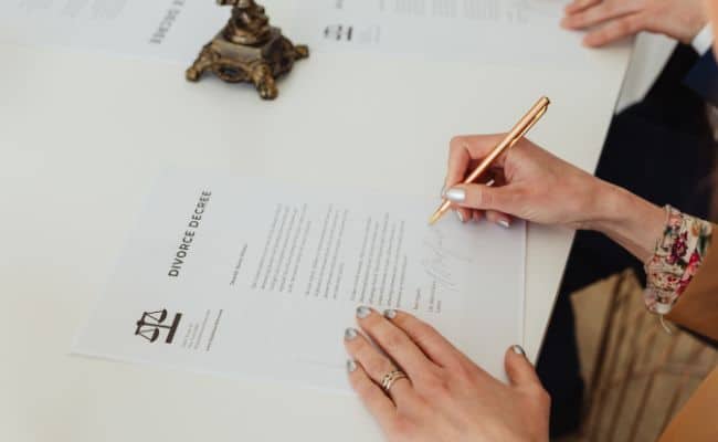 Qué debe incluir el convenio regulador en un divorcio de mutuo acuerdo con hijos